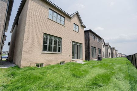 For Lease - 158 Petch Avenue, Brampton, Ontario - Photo 2