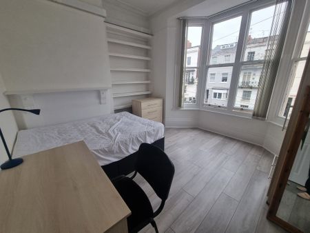 5 Bed Student Accommodation - Photo 4