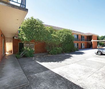 WELL POSITIONED GROUND FLOOR 1 BEDROOM APARTMENT - Photo 2