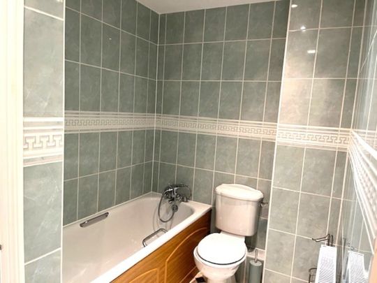 4 bedroom Link Detached - Campion Road, Hatfield - Photo 1