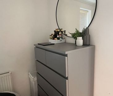 Studio Flat, Hermit Road, E16 - Photo 4