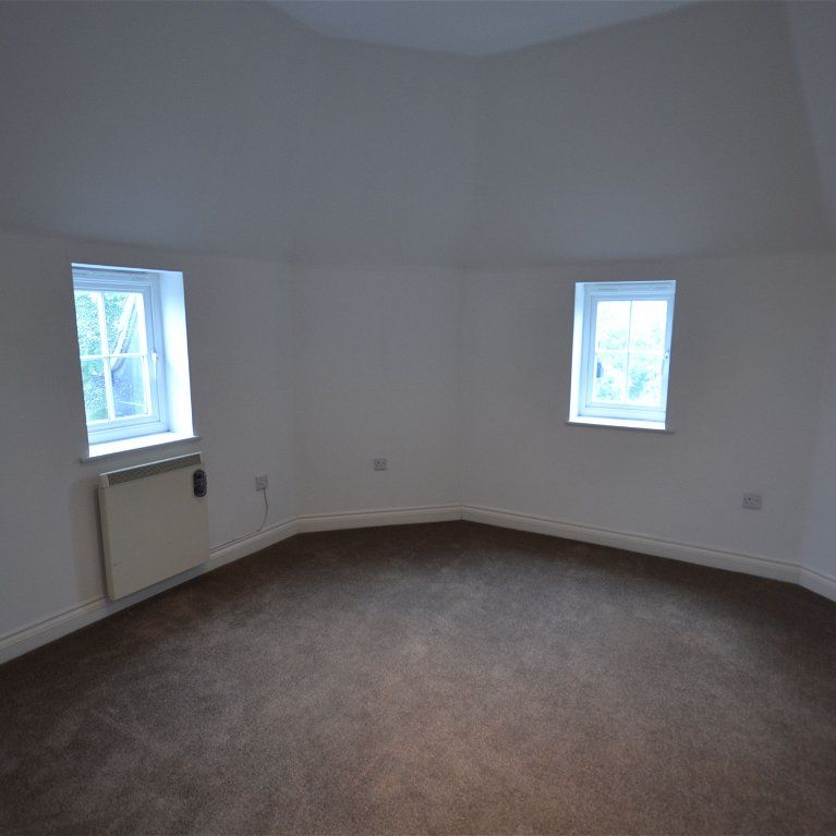 Northfield House, Wellingborough Road, Finedon, Northants, NN9 5JS - Photo 1