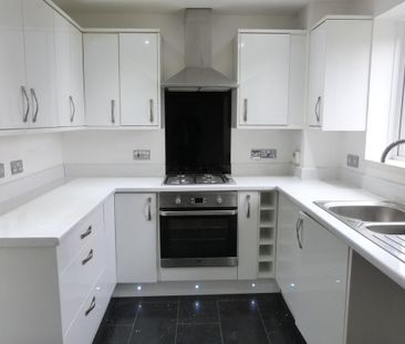 2 bedroom end of terrace house to rent - Photo 2
