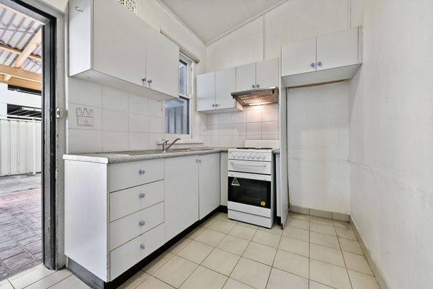 UNIQUE TWO STOREY, THREE BEDROOM UNIT - Photo 1