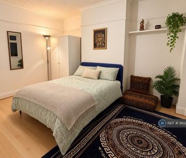 3 bedroom flat to rent - Photo 1