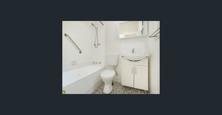 LOVELY 2 BEDROOM HOME WITH DRIVEWAY PARKING - Photo 2