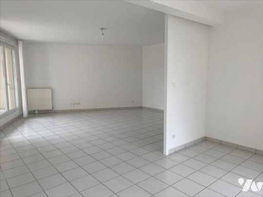 Centre Ville Appartement de Type 3 au 1er étage avec grande terrasse. - Photo 1