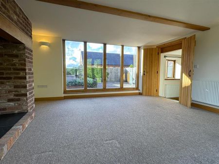 4 bedroom barn conversion to rent - Photo 2