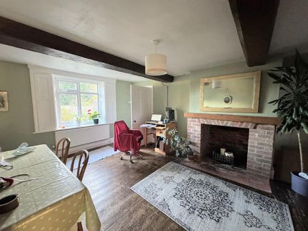 5 bedroom detached house to rent - Photo 2