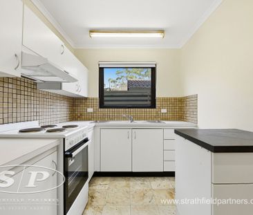 Spacious 2 bedroom townhouse - Photo 2