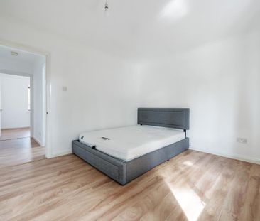 2 bedroom end of terrace house to rent - Photo 3