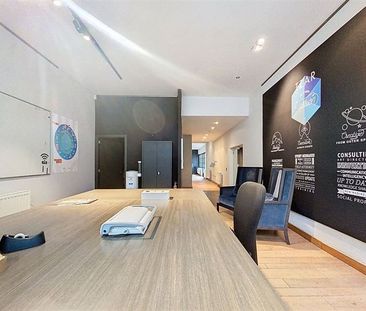 Châtelain Atypical Loft showroom - Photo 6