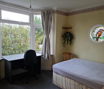 WINTON Student House *** Edgehill Road *** - SEE VIDEO TOUR - Photo 1