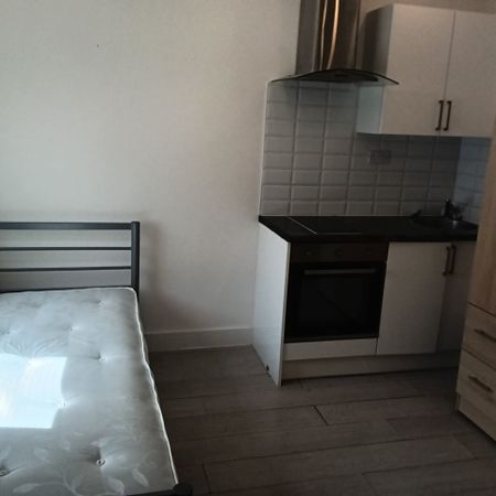 Studio Flat, High St, W3 - Photo 4
