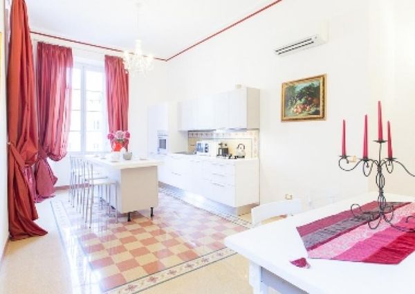 Center-Historic Jewish Quarter: Elegant apartment situated in beautiful Palazzo Nobiliare. Entrance, spacious living with original wood frescoed ceilings, large modern dining and kitchen, 4 bedrooms, 4 Baths, small terrace. #1527