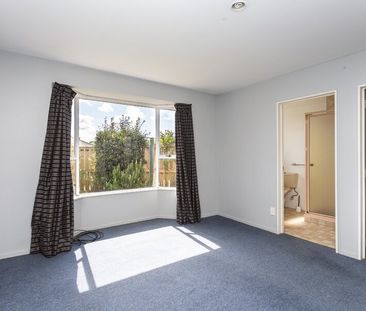 Spacious Pet Friendly Family Home! - Photo 3