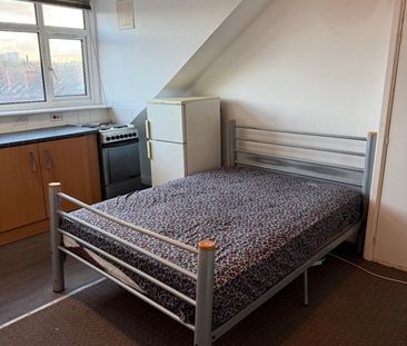 Studio Flat, Harehills Avenue, LS8 - Photo 3