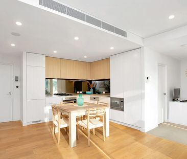 Light-Filled Lifestyle Apartment in a Prime Coastal Location - Photo 2