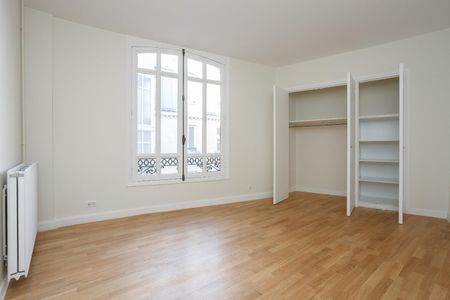 location Appartement T5 DE 158.7m² À PARIS - Photo 2