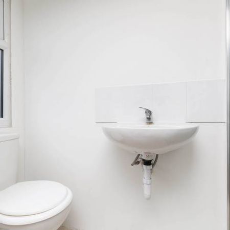 Modern Apartment - Photo 4