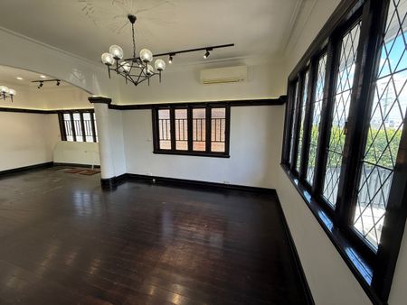 Stunning Character Qlder with City Views + the option of Home Office/Business Suite - Photo 4