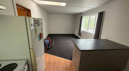 4 Bedroom House in Caversham - Photo 2