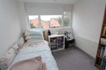 3 bedroom link detached house to rent - Photo 2