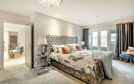 High specification gated home with wonderful views, excellent security and easy access to central Manchester - Photo 5