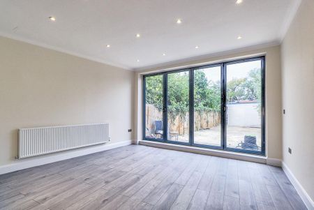 4 bedroom terraced house to rent - Photo 3