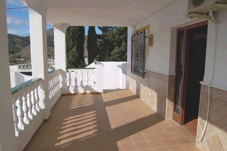 Detached country villa for winter rent situated in Frigiliana - Photo 4