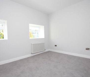 A stunning, recently refurbished (2023) property which is in a prim... - Photo 4