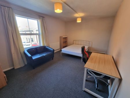 4 Bed Student Accommodation - Photo 2