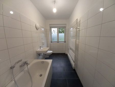 Geräumige, frisch renovierte, 3 Raumwohnung, wartet auf neue Mieter - Photo 4