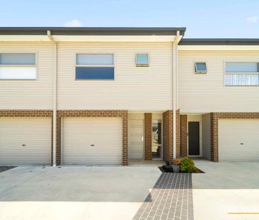 2 STORY TOWNHOUSE - Photo 4