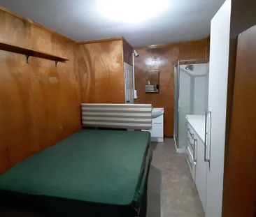 Self-contained sleepout plus garage Papatoetoe - Photo 2