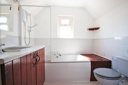 3 bedroom semi-detached house to rent - Photo 3