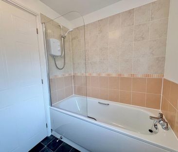 2 bedroom end of terrace house to rent - Photo 2