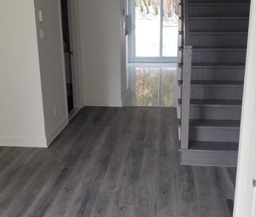 Grand 4 ½ sur 2 étages, 1218 pieds carrés, avec 2 grandes chambres,... - Photo 4