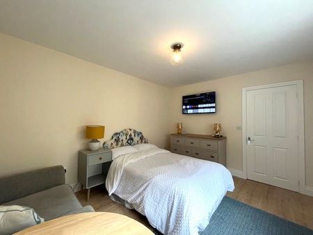 Larkspur, Newcastle, Co. Dublin - Photo 3