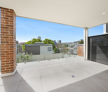 Fully Furnished, 3 Bedroom Townhouse - Photo 1