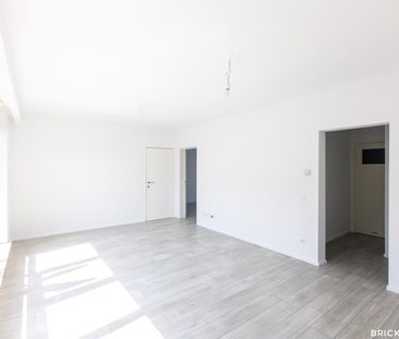 Vernieuwd appartement met terras - Photo 2