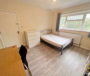 5 bedroom semi-detached house to rent - Photo 2