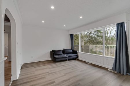 For Lease - 2558 Mindemoya Road, Mississauga, Ontario - Photo 2