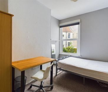 4 bedroom terraced house to rent - Photo 2