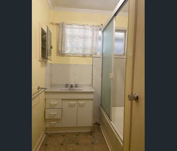 3 Bedroom house neat & tidy with outdoor area undercover - Photo 6