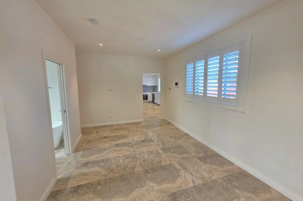 View Saturday at 11.30am - 11.50am - Photo 1