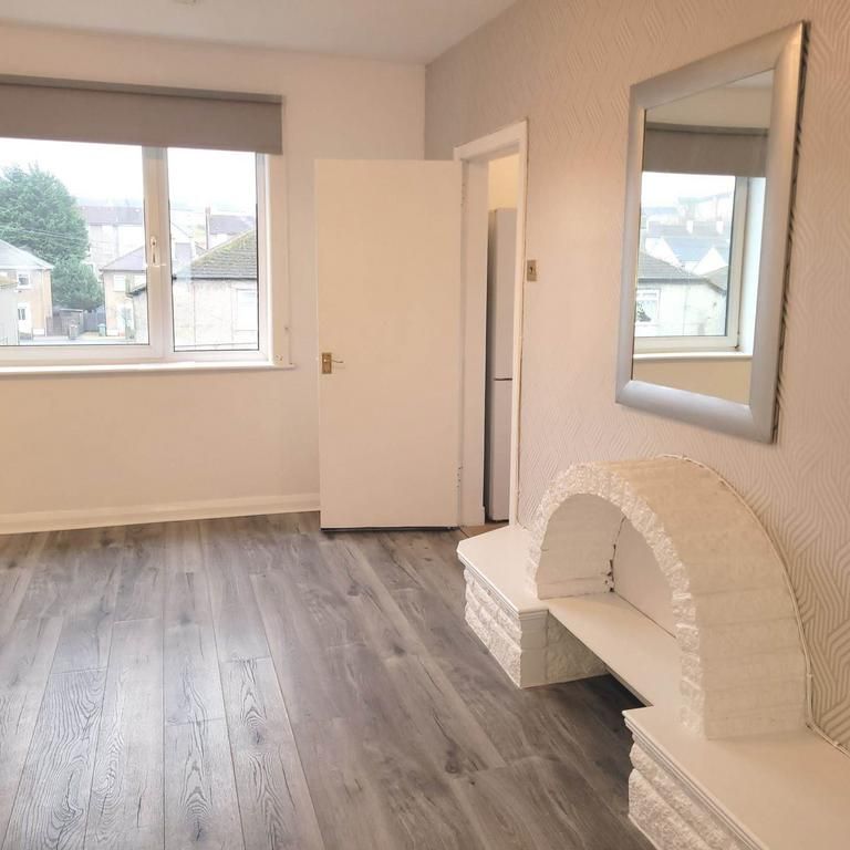 3 bedroom flat to rent - Photo 1