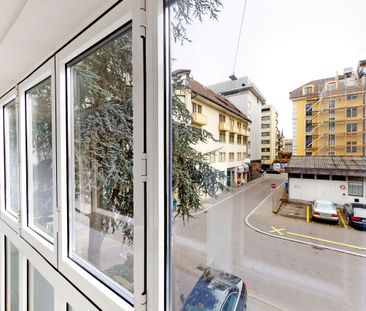 Enjoy the benefits of this central living location! - Photo 2