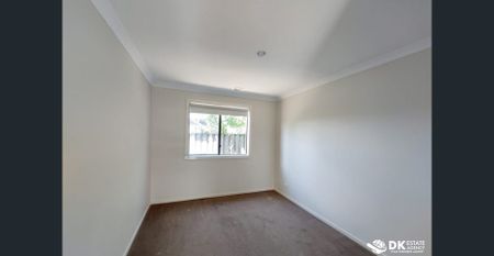 Spacious House with excellent Location in Tarneit - Photo 2