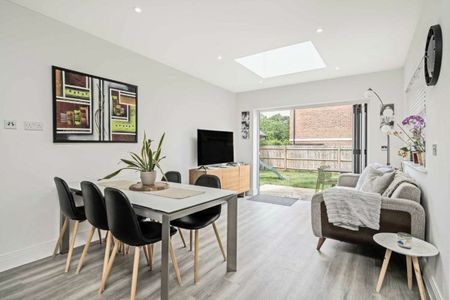 Orchard Farm Avenue, East Molesey, KT8 - Photo 4